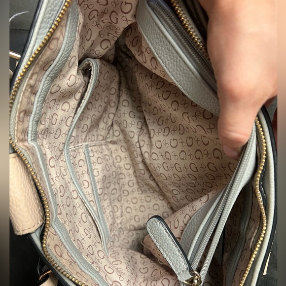 Guess Shoulder Bag Light pink, cream, and blue - Picture 8 of 16